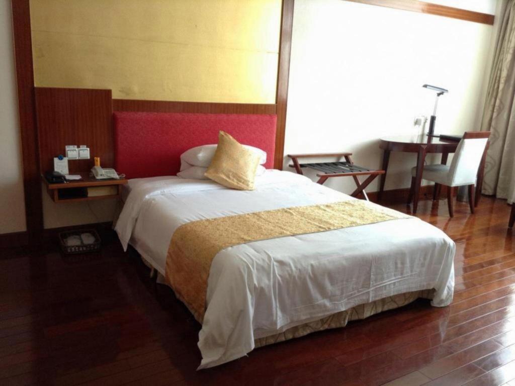Golden Lustre Hotel Shenzhen Exterior photo
