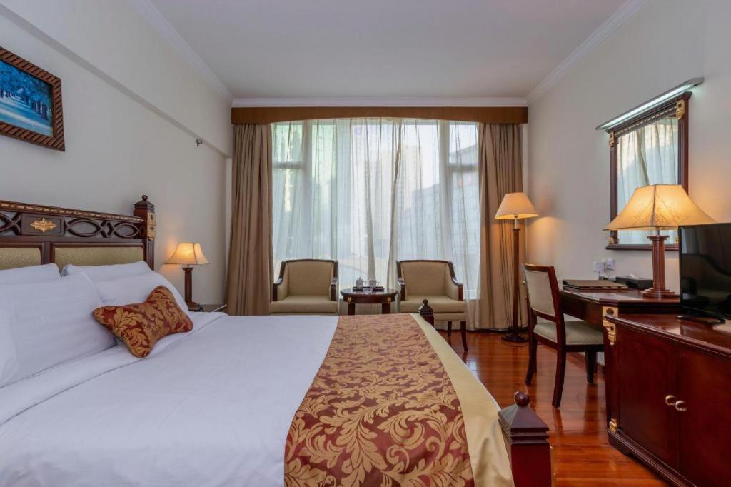 Golden Lustre Hotel Shenzhen Exterior photo